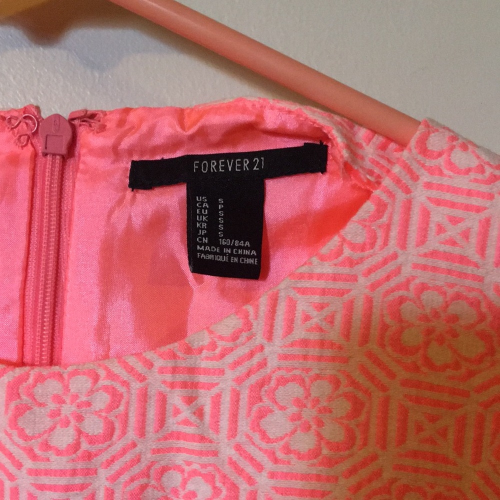 A cute Forever 21 Top! - Picture 2 of 5